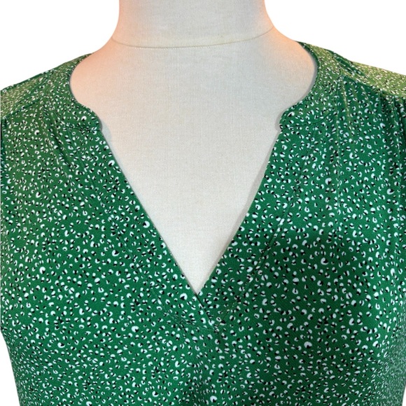 Adrianna Papell‎ Green Blouse with White Dots - Picture 6 of 9